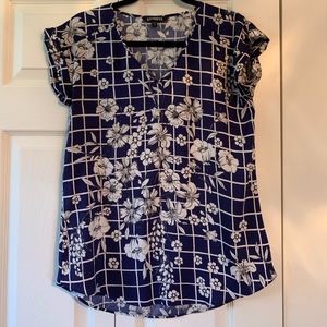 Satin V-Neck Gramercy Tee-Floral